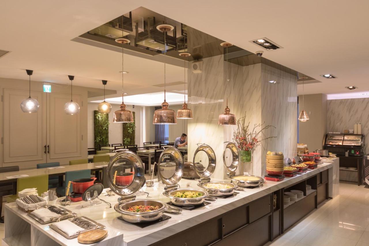 Just Enjoy Business Hotel Đài Nam Ngoại thất bức ảnh