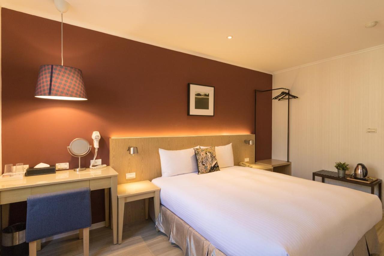 Just Enjoy Business Hotel Đài Nam Ngoại thất bức ảnh