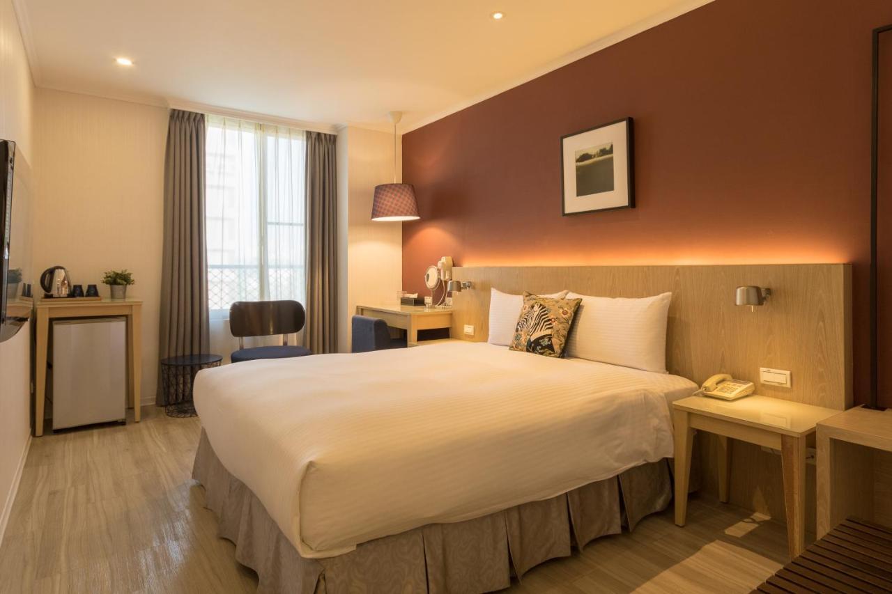 Just Enjoy Business Hotel Đài Nam Ngoại thất bức ảnh