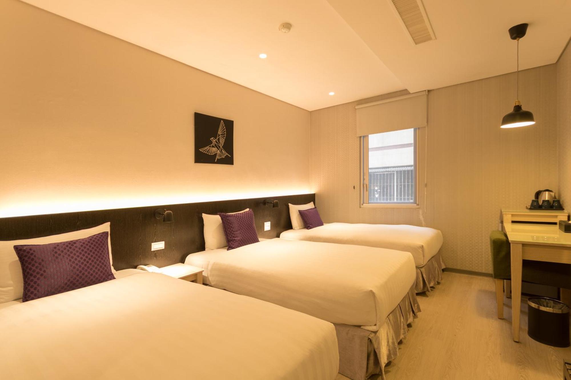 Just Enjoy Business Hotel Đài Nam Ngoại thất bức ảnh