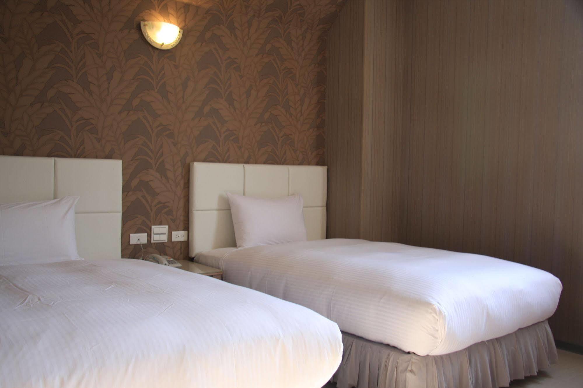 Just Enjoy Business Hotel Đài Nam Ngoại thất bức ảnh