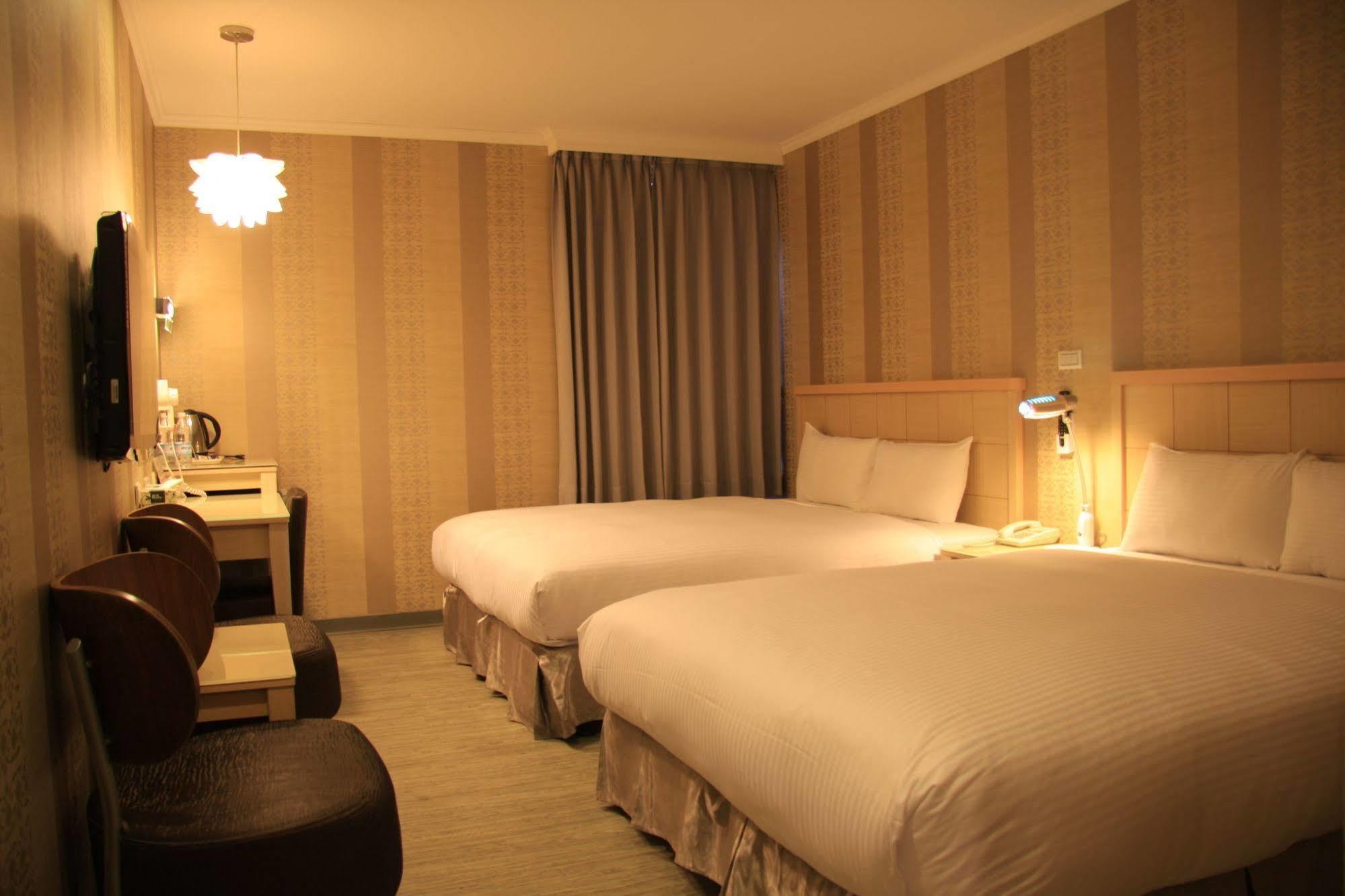Just Enjoy Business Hotel Đài Nam Ngoại thất bức ảnh