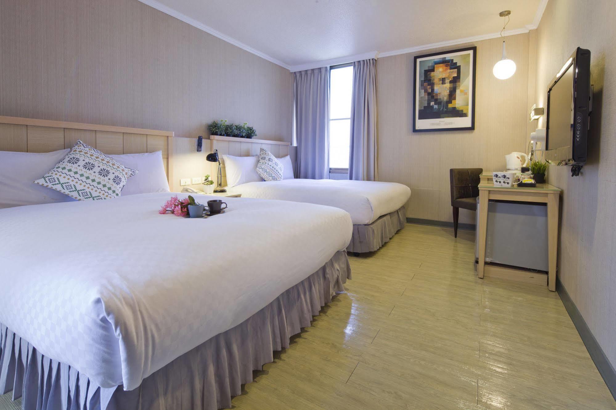 Just Enjoy Business Hotel Đài Nam Ngoại thất bức ảnh