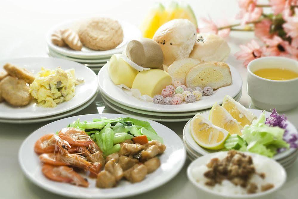 Just Enjoy Business Hotel Đài Nam Ngoại thất bức ảnh