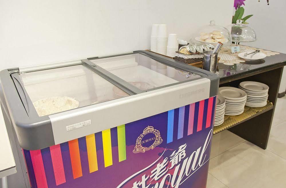 Just Enjoy Business Hotel Đài Nam Ngoại thất bức ảnh