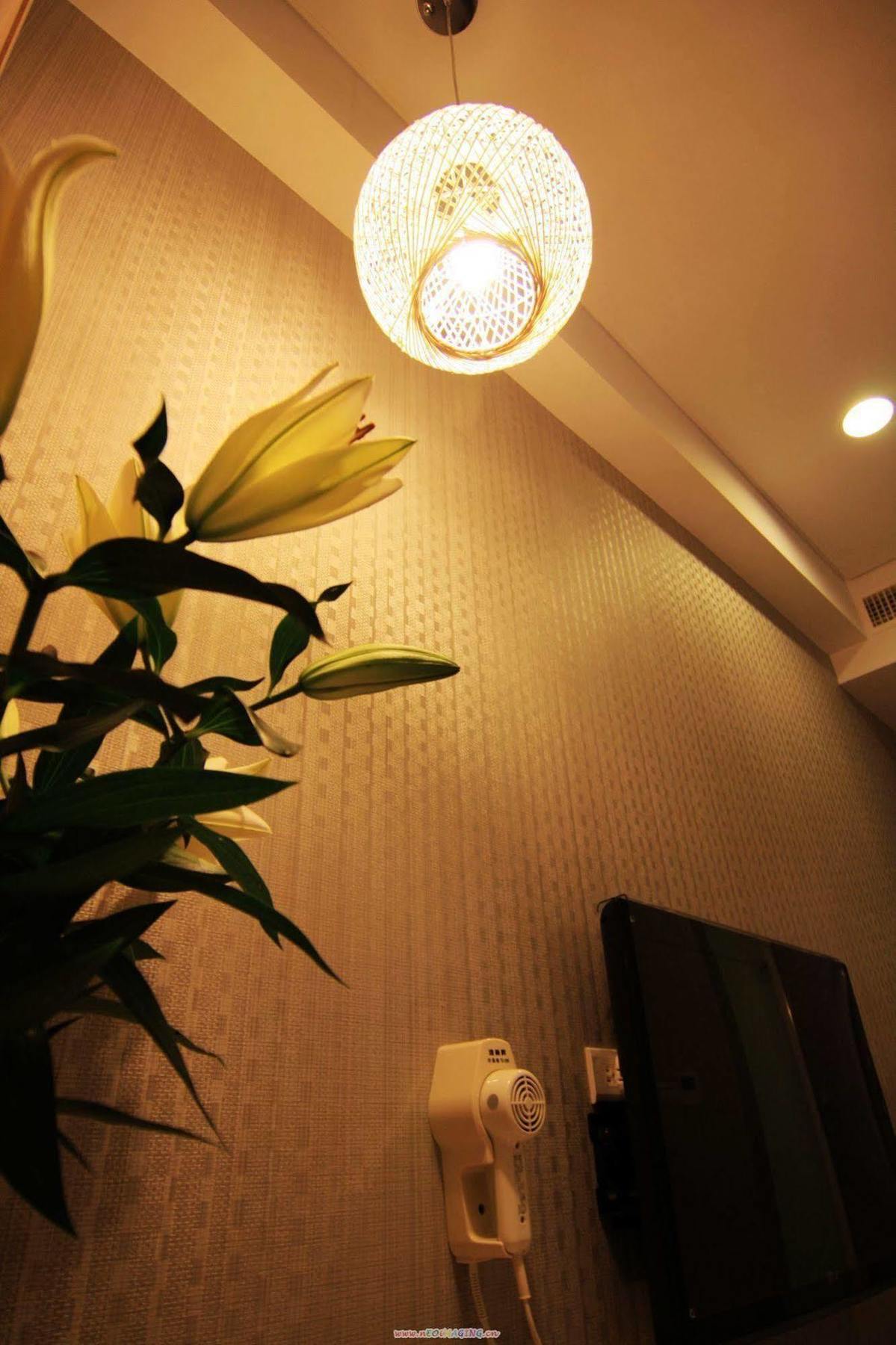 Just Enjoy Business Hotel Đài Nam Ngoại thất bức ảnh