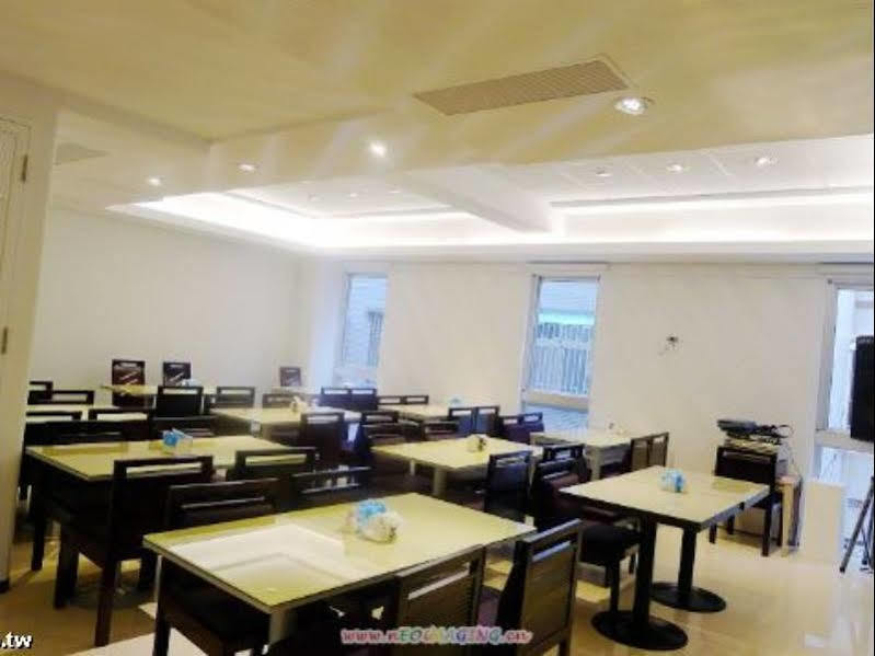 Just Enjoy Business Hotel Đài Nam Ngoại thất bức ảnh