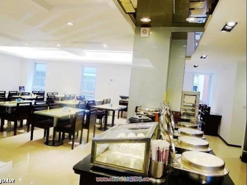 Just Enjoy Business Hotel Đài Nam Ngoại thất bức ảnh